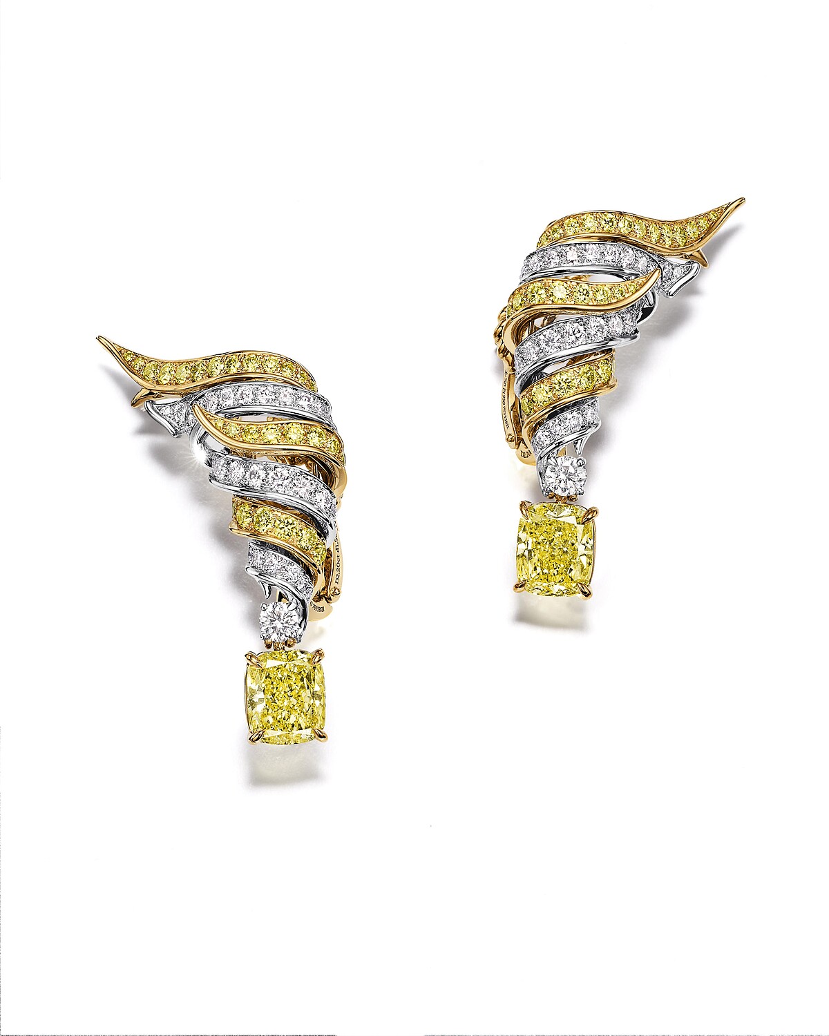 2025 Blue Book 高級珠寶 Sea of Wonder&mdash; Shell 系列 鉑金與黃K金鑲嵌 2 顆逾 4 克拉枕形切割濃彩黃鑽及黃鑽與鑽石耳環
