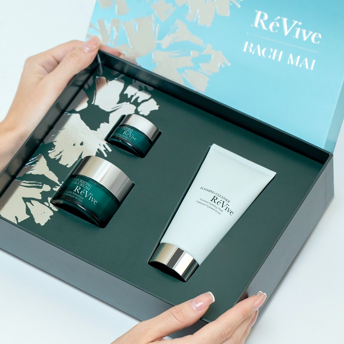 R&eacute;Vive煥采新生-光之花影禮盒，NT11,200