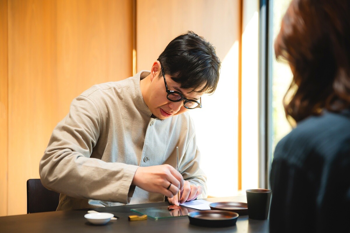 「光山行漆器廠」第三代傳人賴信佑。