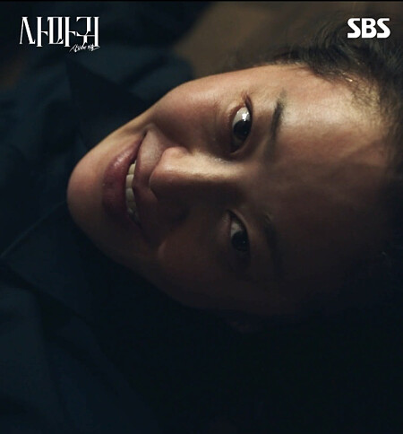 高賢廷魔性燦笑也爆露青筋