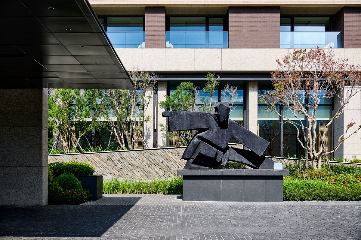 朱銘《太極》系列雕塑。