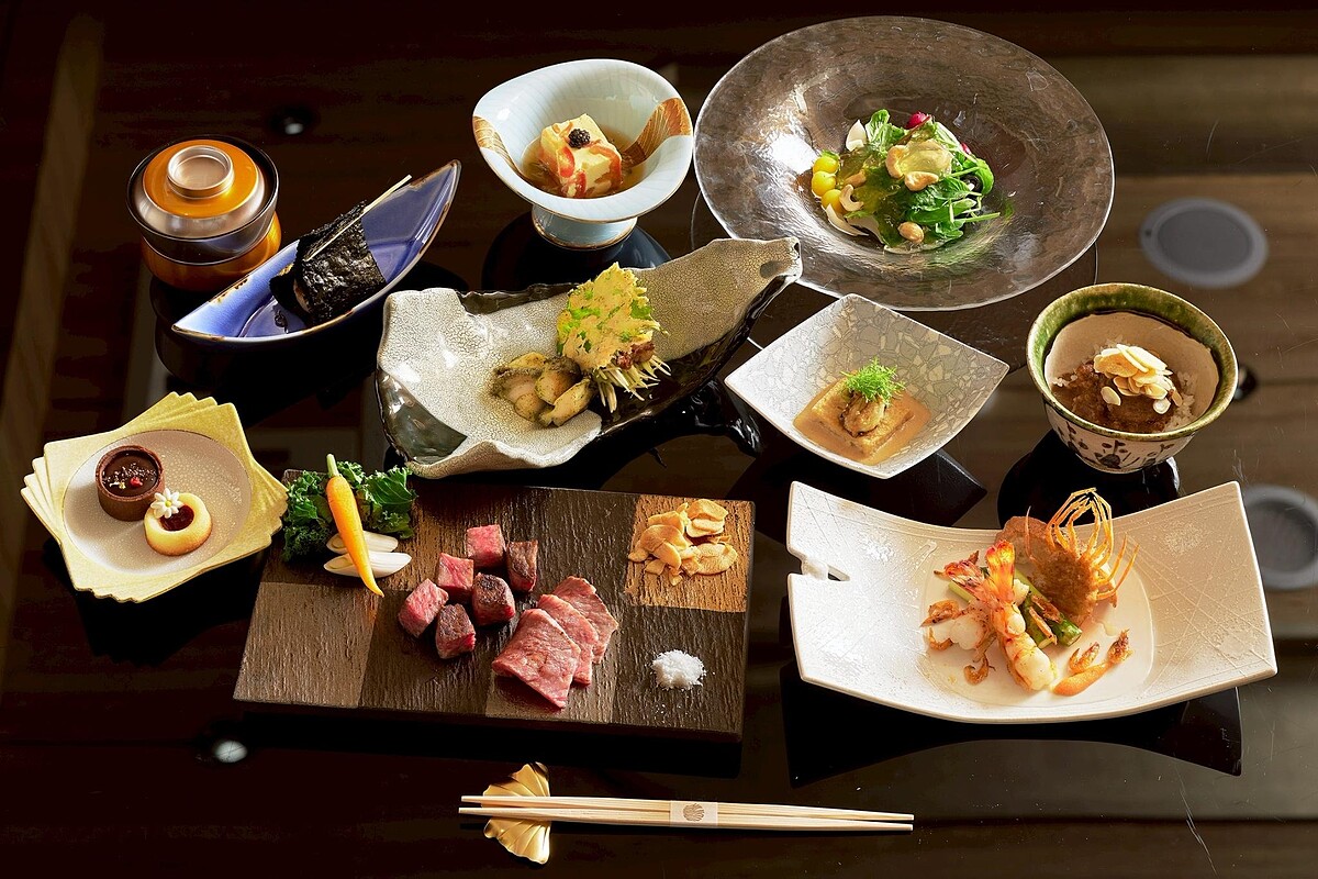 「鐵火旬響」午間套餐。