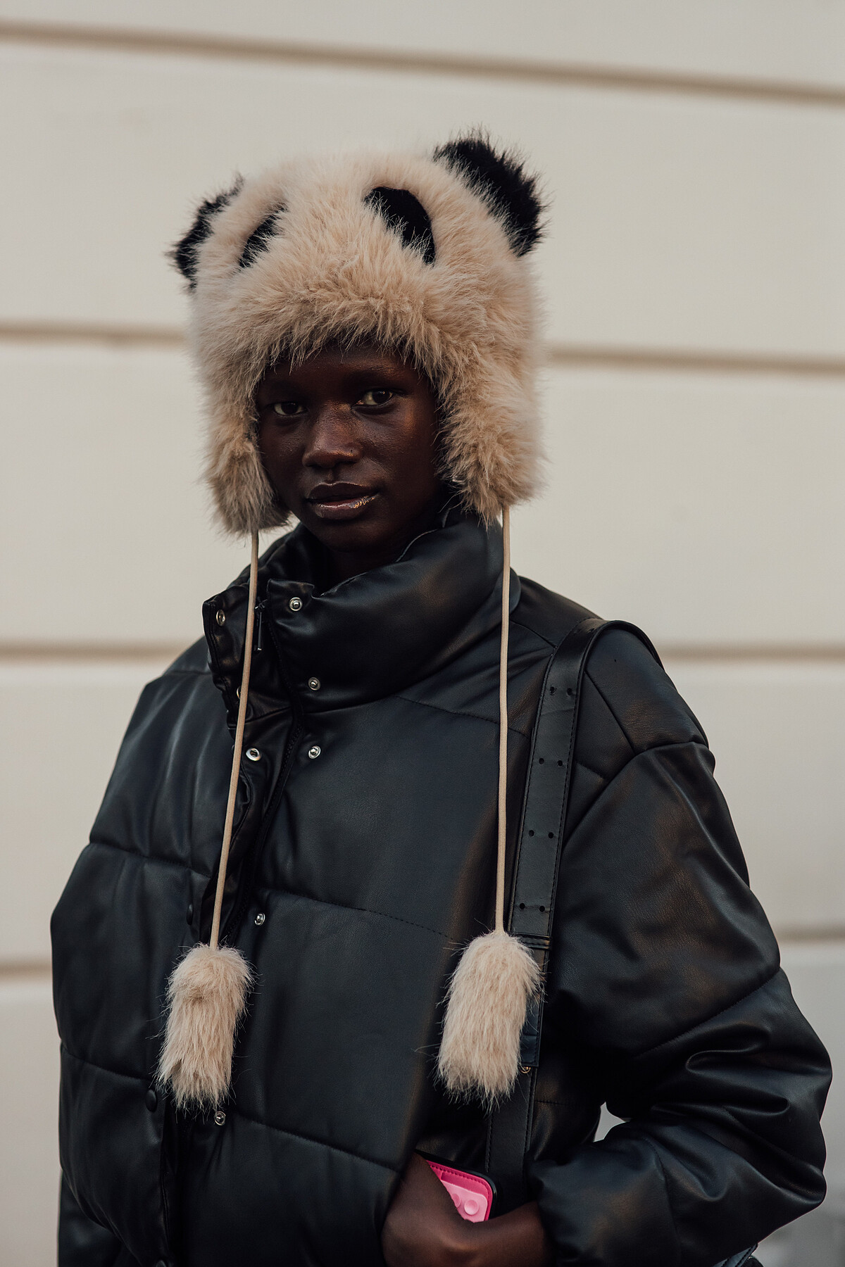 Moncler與JIL SANDER攜手呈獻全新系列，揉合優雅的功能性設計與戶外世界之美學。