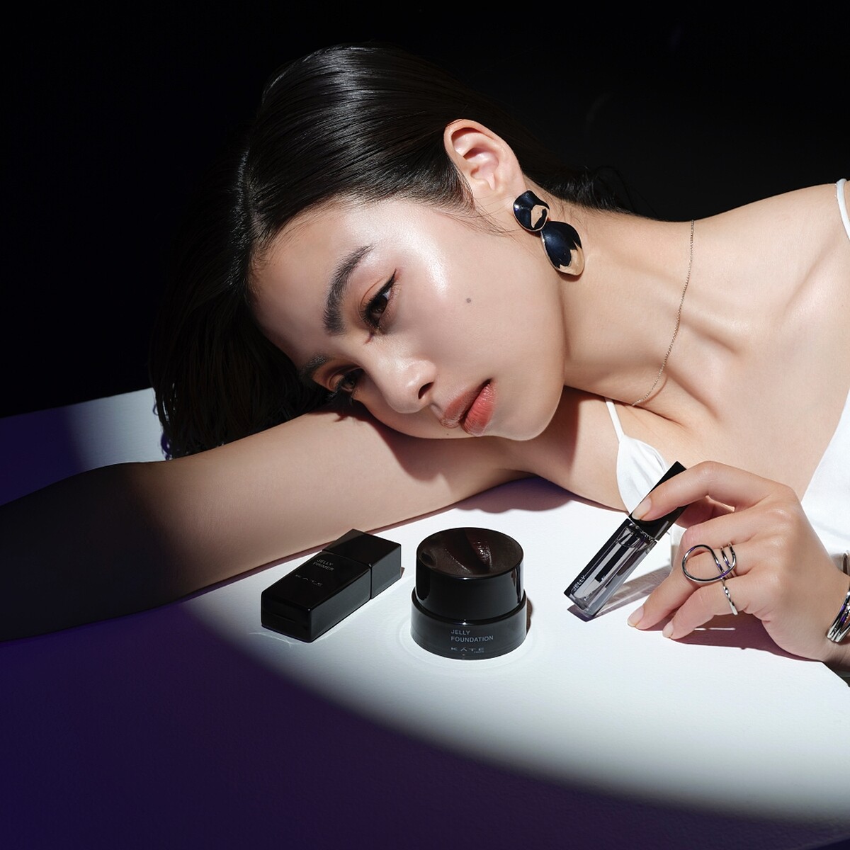 KATE月光之水母底妝系列情境圖。