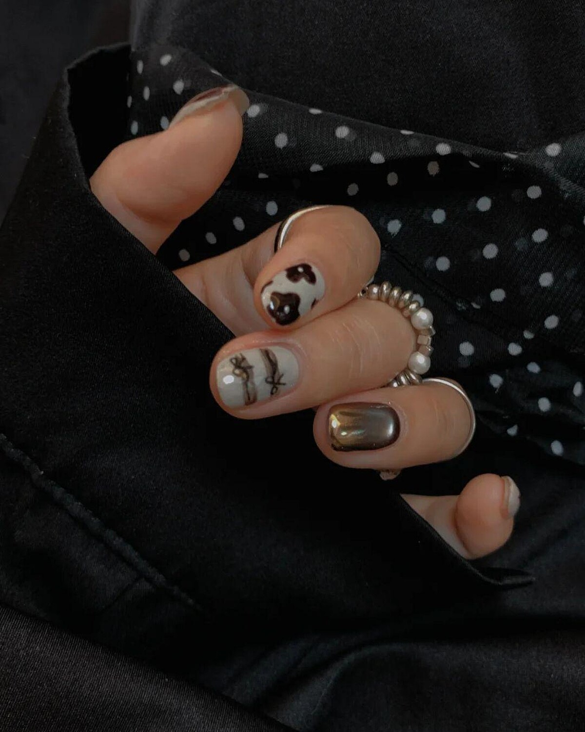 Photo/ 小紅書 ＠泡芙小狗nail(穿戴甲）