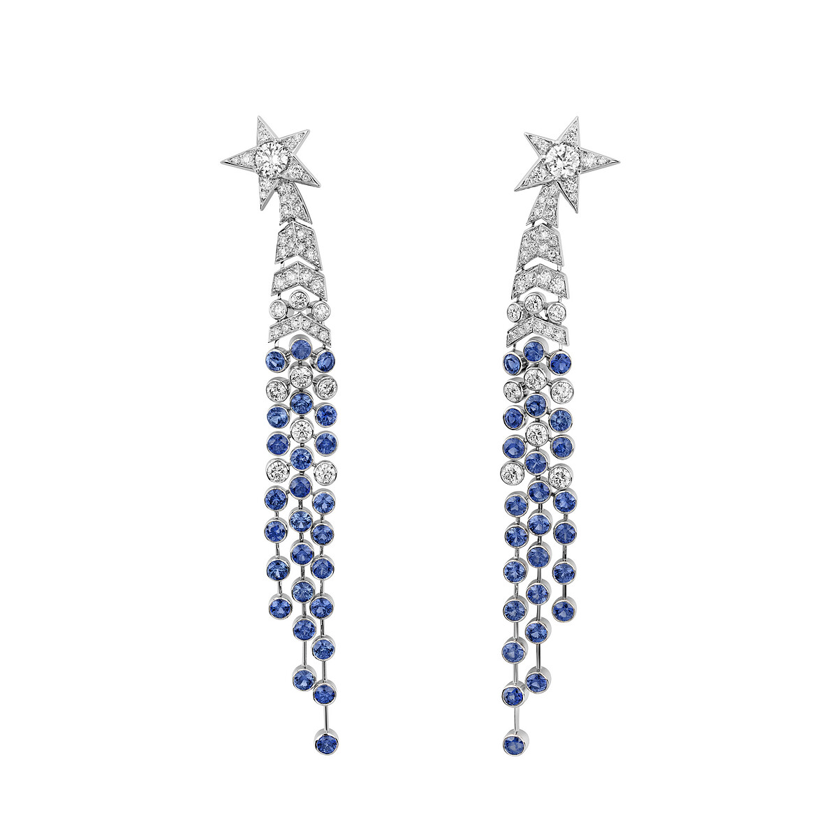 香奈兒頂級珠寶 COM&Egrave;TE&nbsp;SAPHIR耳環&nbsp; 18K白金鑲嵌鑽石及藍寶石。&nbsp;