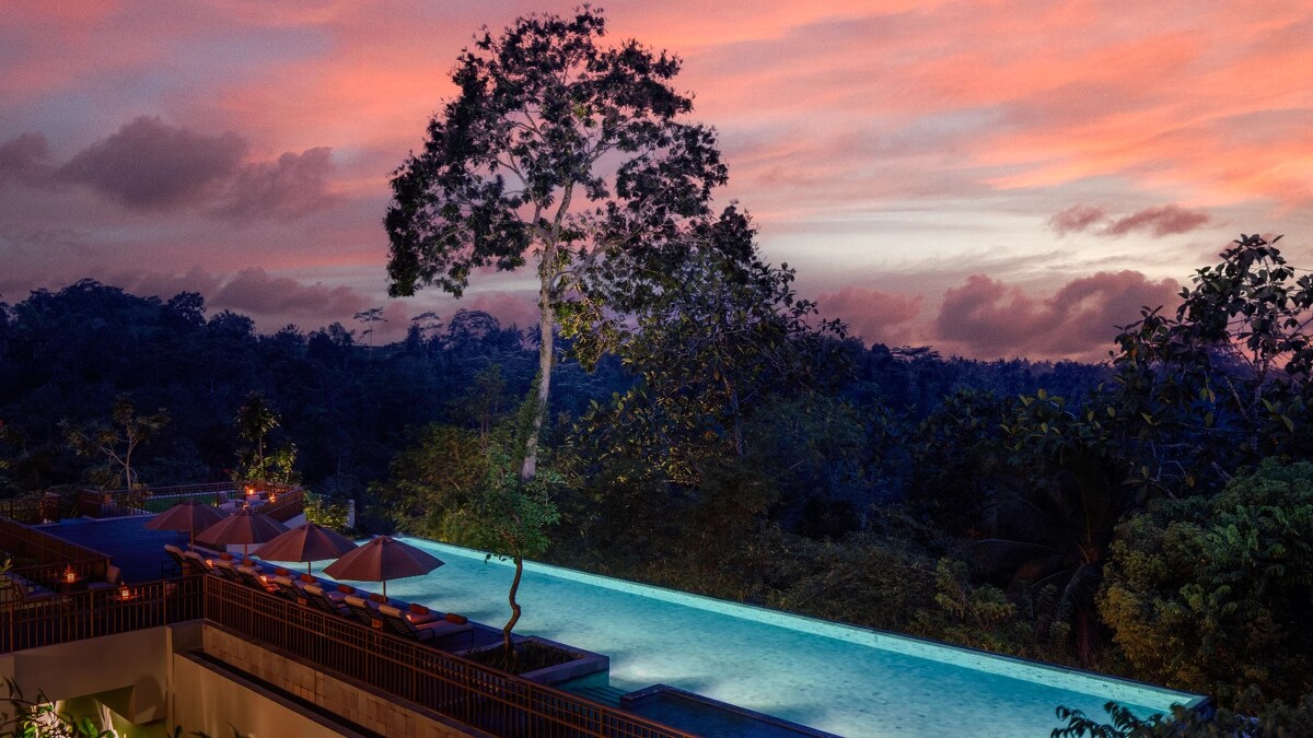 烏布安納塔拉度假酒店泳池夕陽時刻