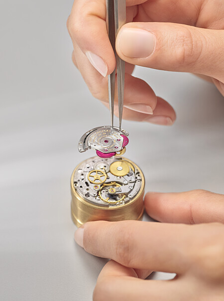 組裝1575 GMT型機芯的自動上鏈系統，GMT-Master於1965年至1983年間搭載此機芯 &copy;Rolex／C&eacute;dric Widmer