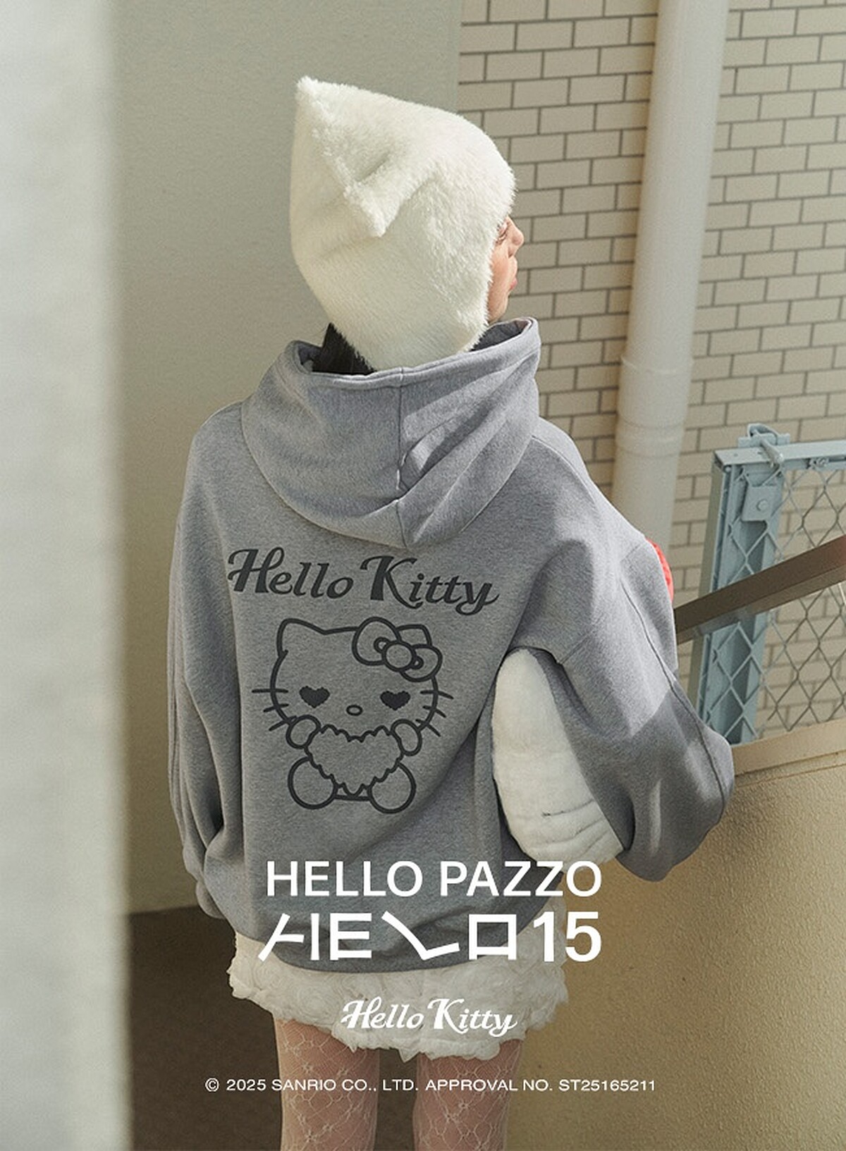HELLO KITTY 框線愛心造型連帽大學TEE NT.1,290
