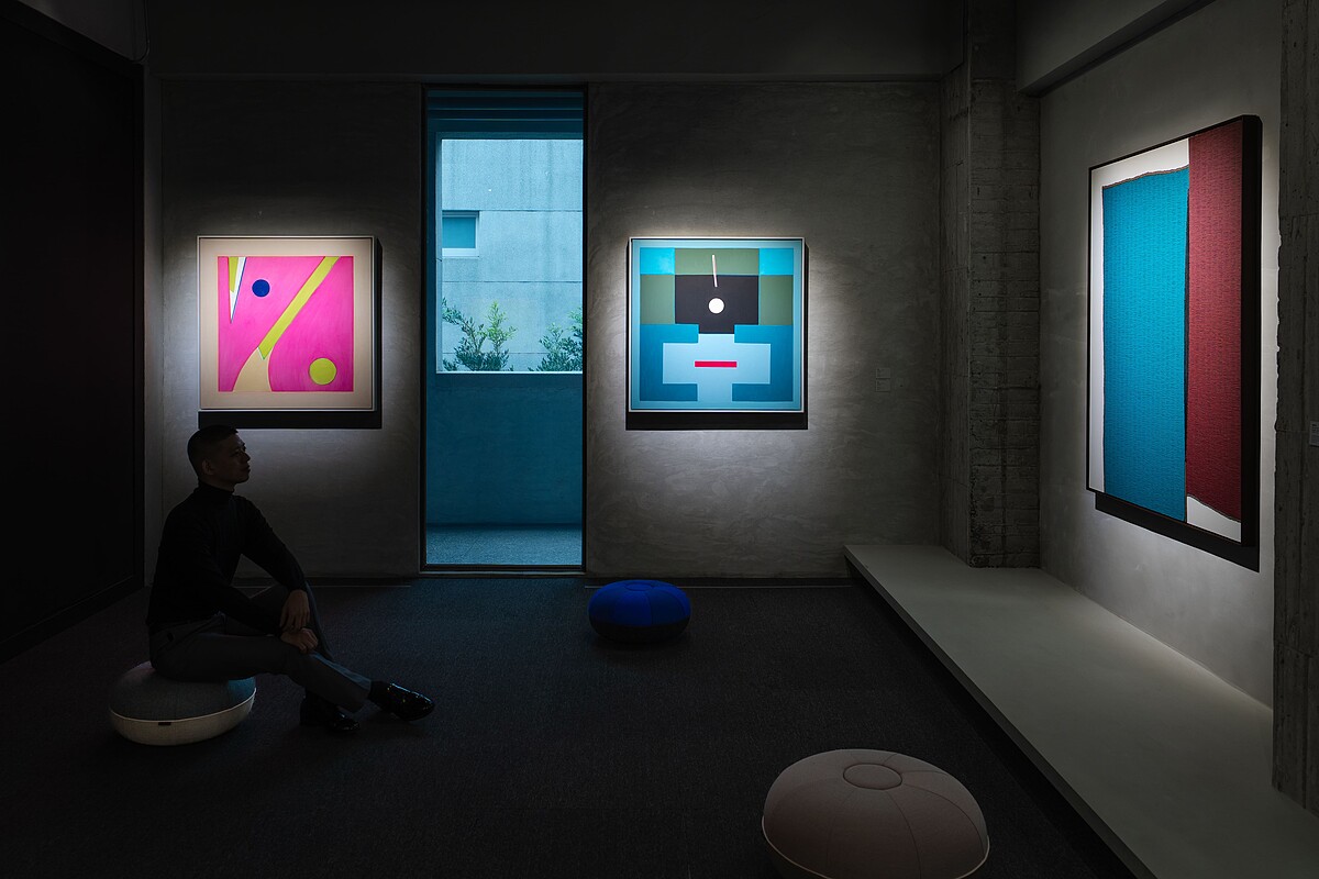 抽象在此不再是逃離現實，而是進入更深層的現實，體現眼睛看不見但真實存在的精神世界。《The Bards of Time and Space 吟遊時空──霍剛 Ho Kan、權純益 Kwon Soonik》 &copy; 金馬賓館當代美術館 ALIEN Art Centre