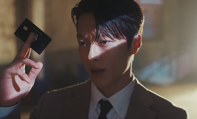 《一吻爆炸》張基龍亮黑卡 