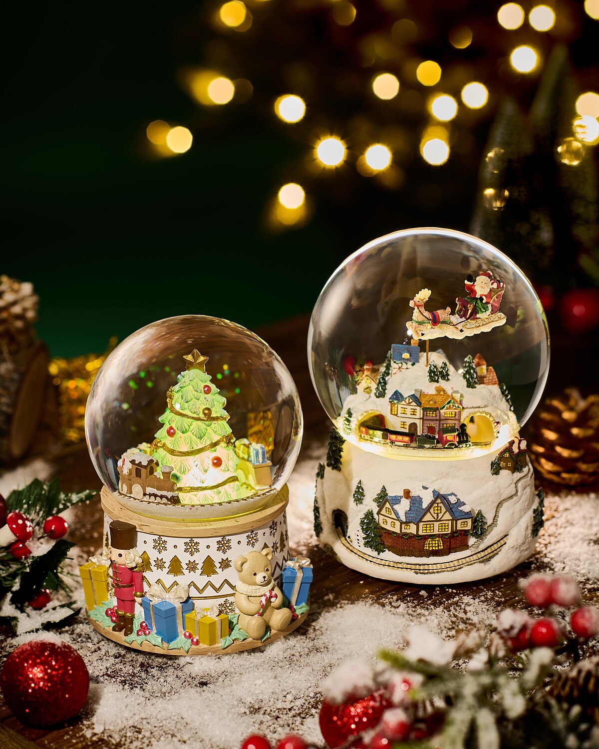 左至右:聖誕童話夜水晶球音樂盒、幸福的雪白聖誕。