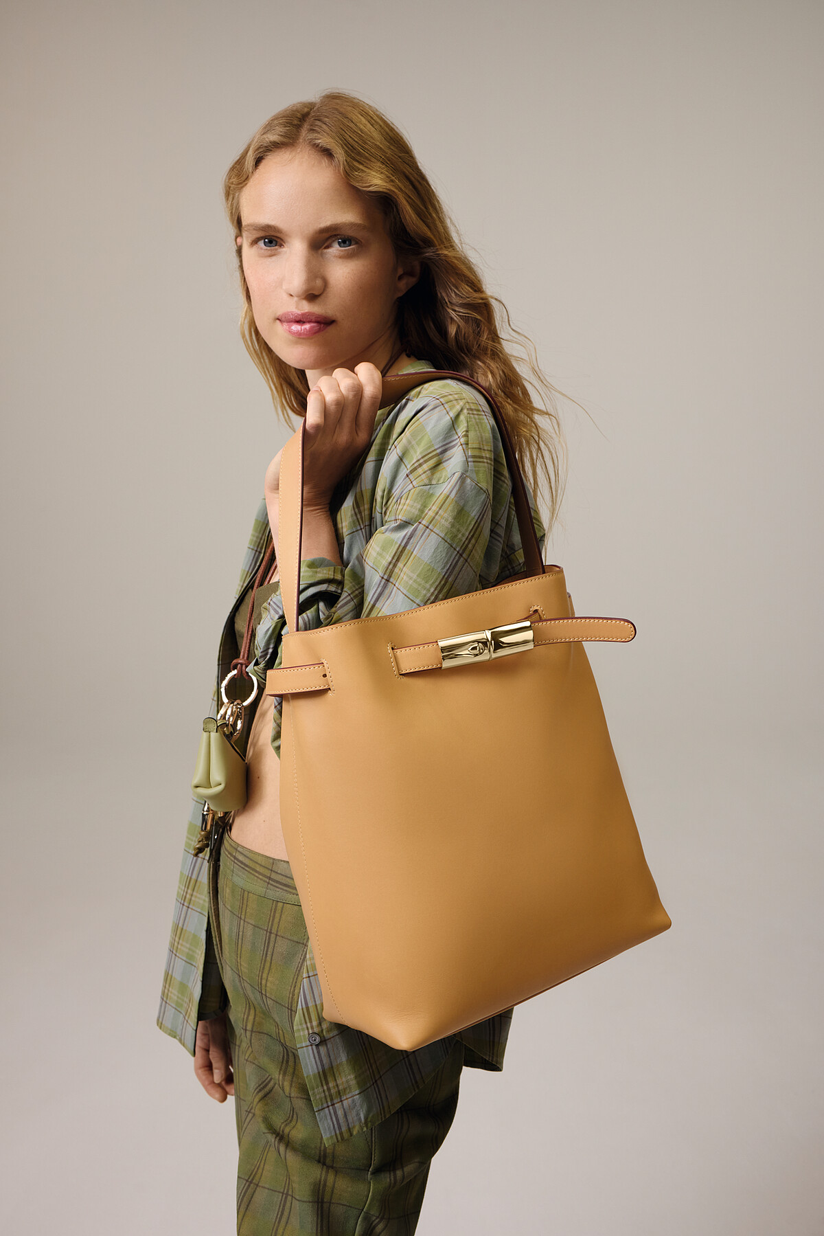 Longchamp Le Smart 包款由柔軟的皮革所打造而成。