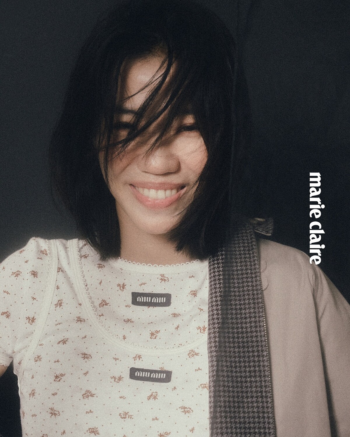 棉質撞色外套、花卉印花上衣，both by Miu Miu。