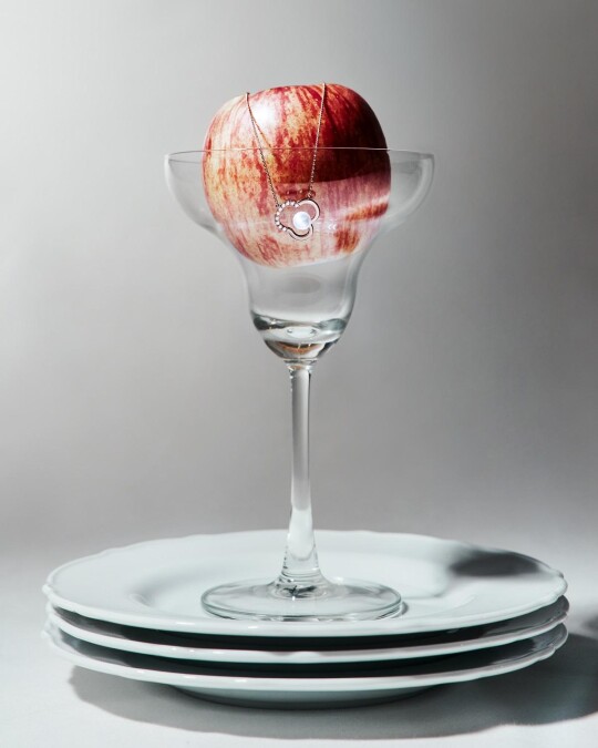 TASAKI chants signature 系列18K櫻花金鑲嵌阿古屋珍珠與鑽石項鍊。