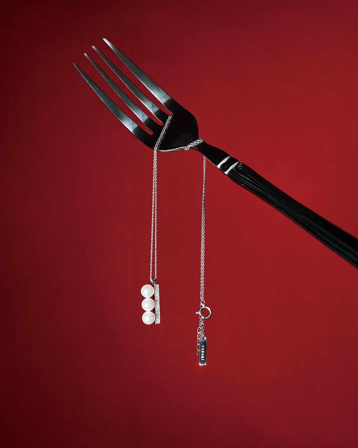 balance plus neo系列18K 白金鑲嵌阿古屋珍珠與鑽石墜鍊，TASAKI。