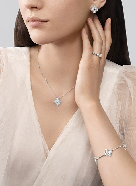 梵克雅寶VCA Alhambra四葉幸運草系列鑽石耳環（Vintage Alhambra）VCA Vintage Alhambra四葉幸運草系列，18K白金鑲嵌鑽石