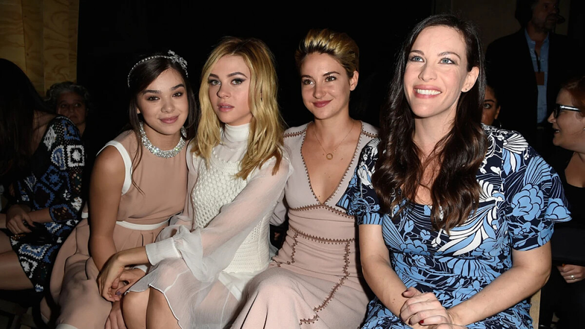 【2015春夏巴黎時裝週】女人的煩惱？ MIU MIU 伸展台上演時尚黑色喜劇