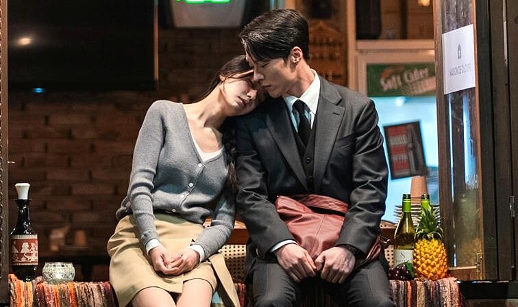 《一吻爆炸》另一對外遇現場?