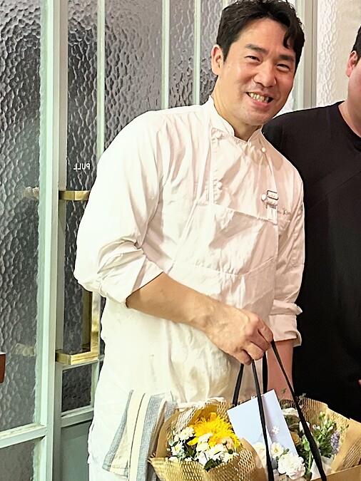 位《拜託了冰箱》固定班底主廚 Sam Kim 也一起加入競賽。