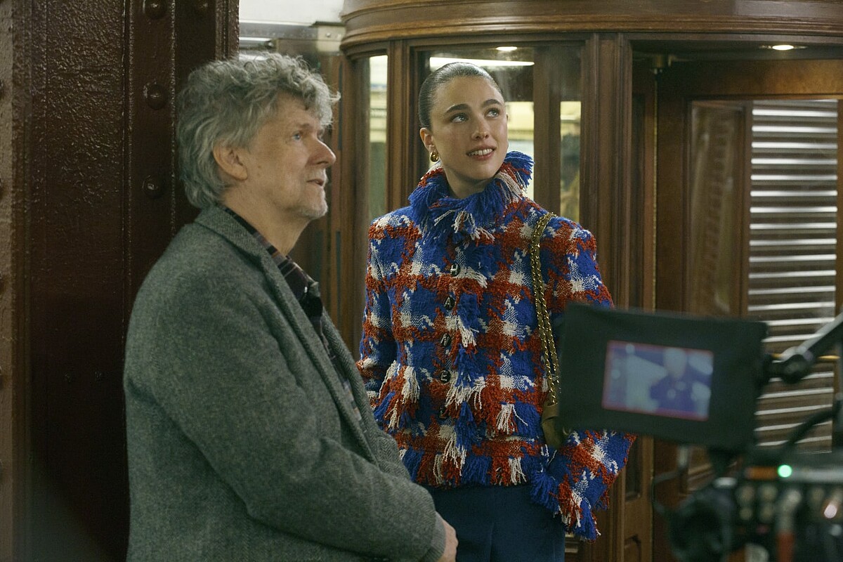 法國導演Michel Gondry與Margaret Qualley拍攝短片的幕後記錄。