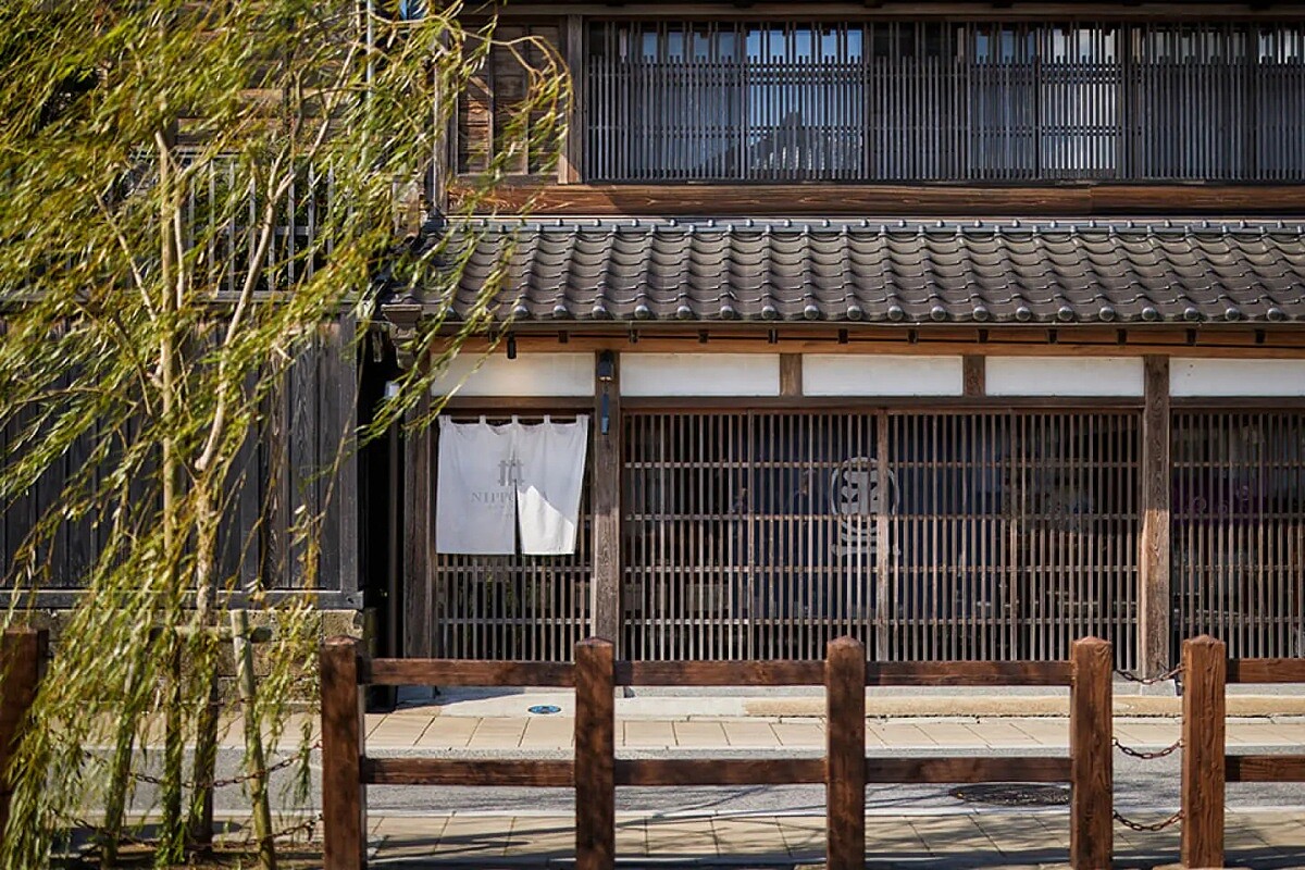 有的旅宿空間一樓空間仍持續營業。