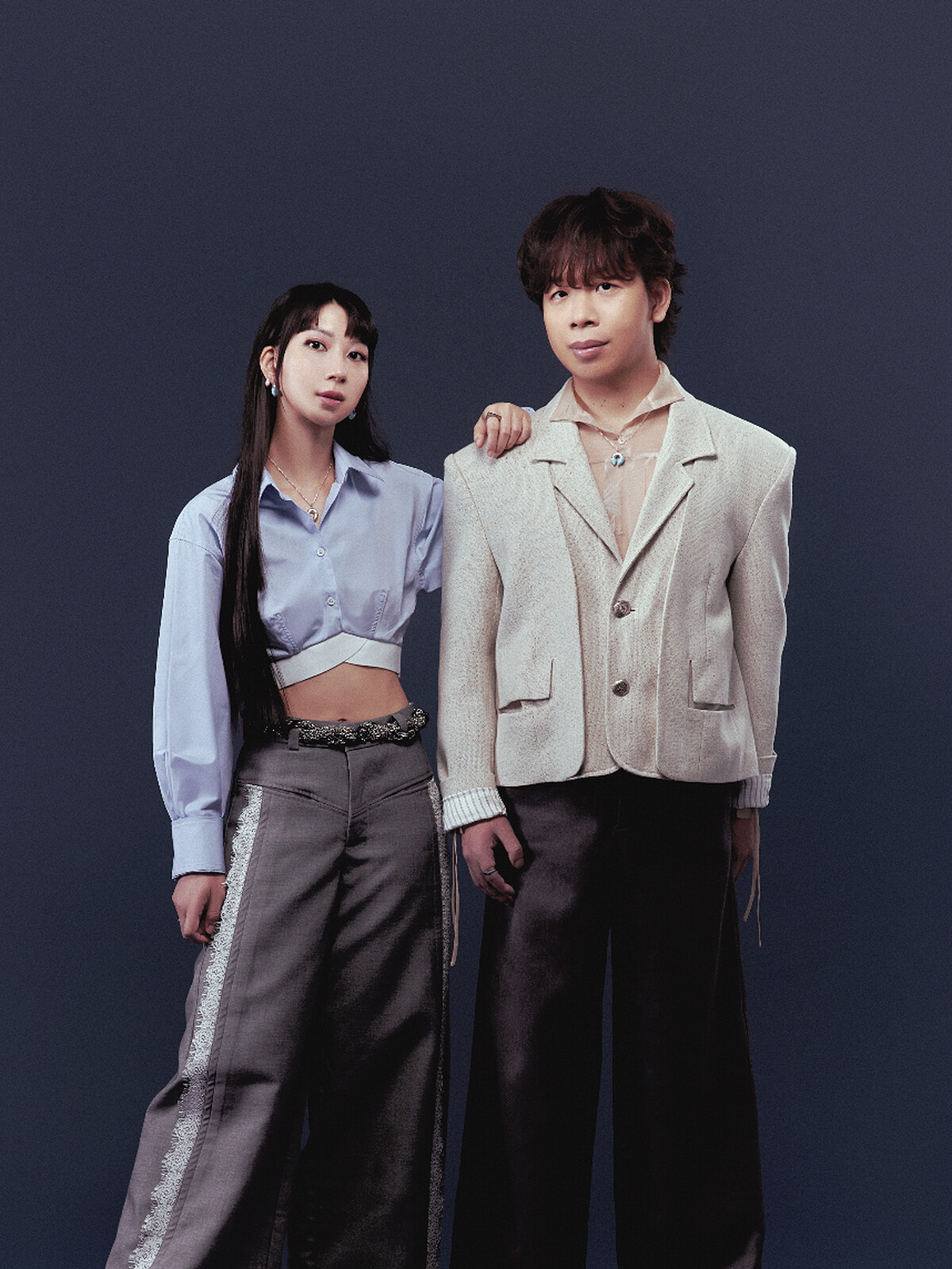 「好樂團」由主唱許瓊文及吉他手張子慶組成,2015年出道單曲《我把我的青春給你》在 Youtube 累積超過一千五百萬次播放。