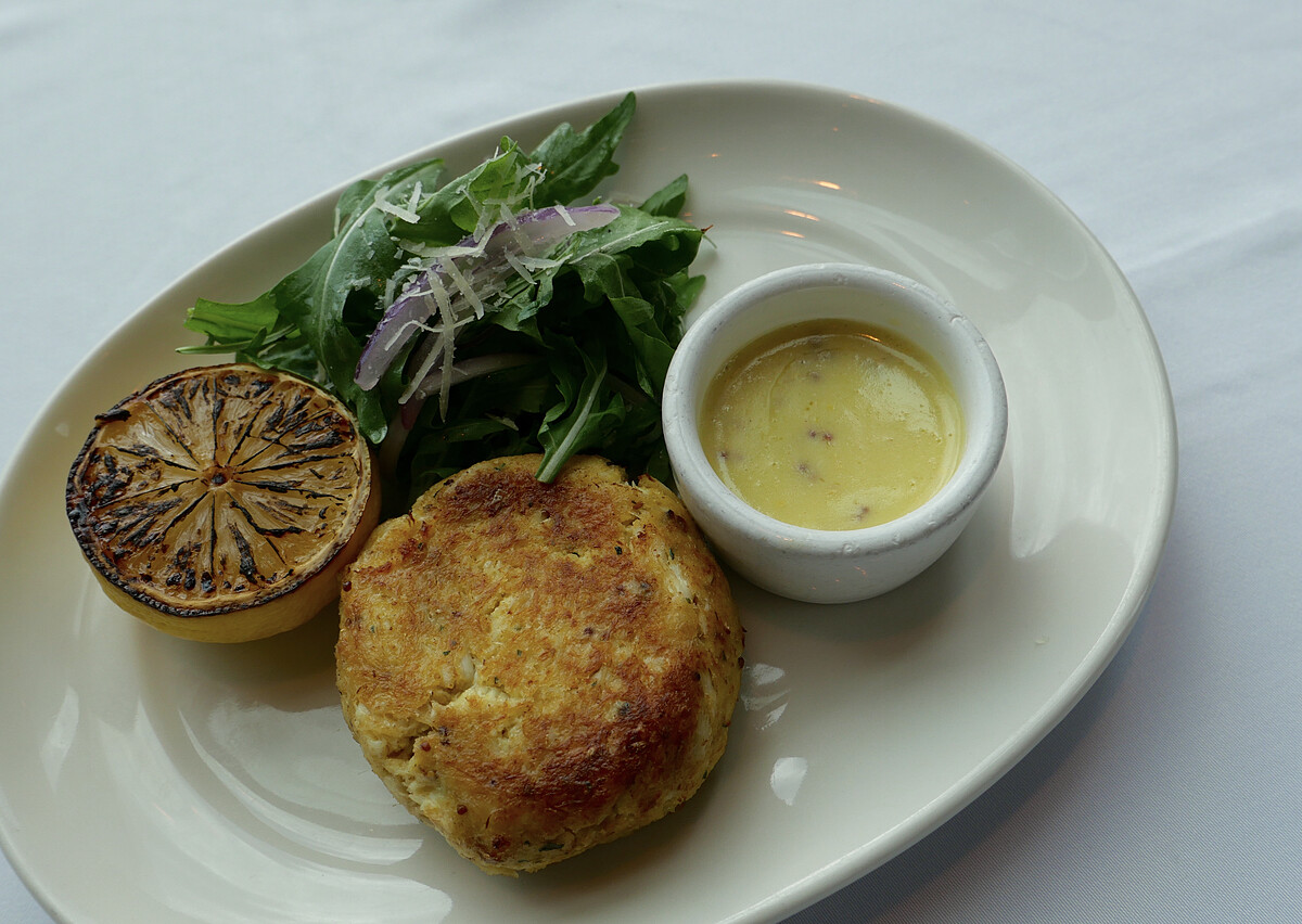 熱前菜：珍寶蟹餅（photo: Lynn）