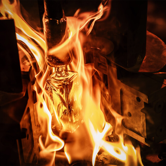 Maison Francis Kurkdjian水晶之燄限量工藝典藏版製作過程情境照。