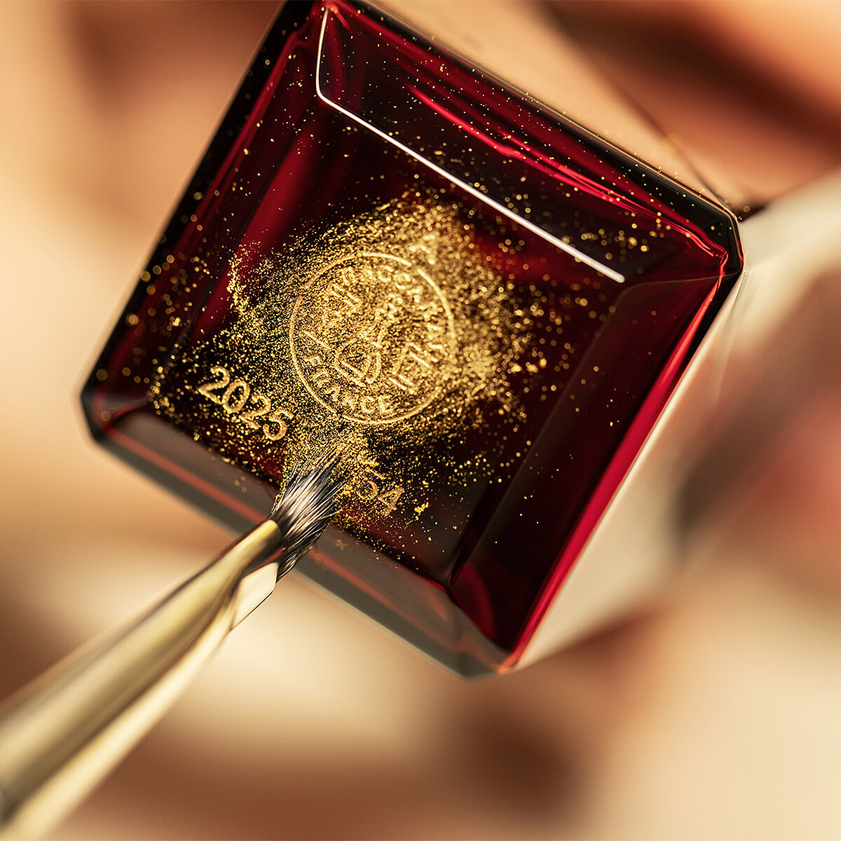 Maison Francis Kurkdjian水晶之燄限量工藝典藏版製作過程情境照。