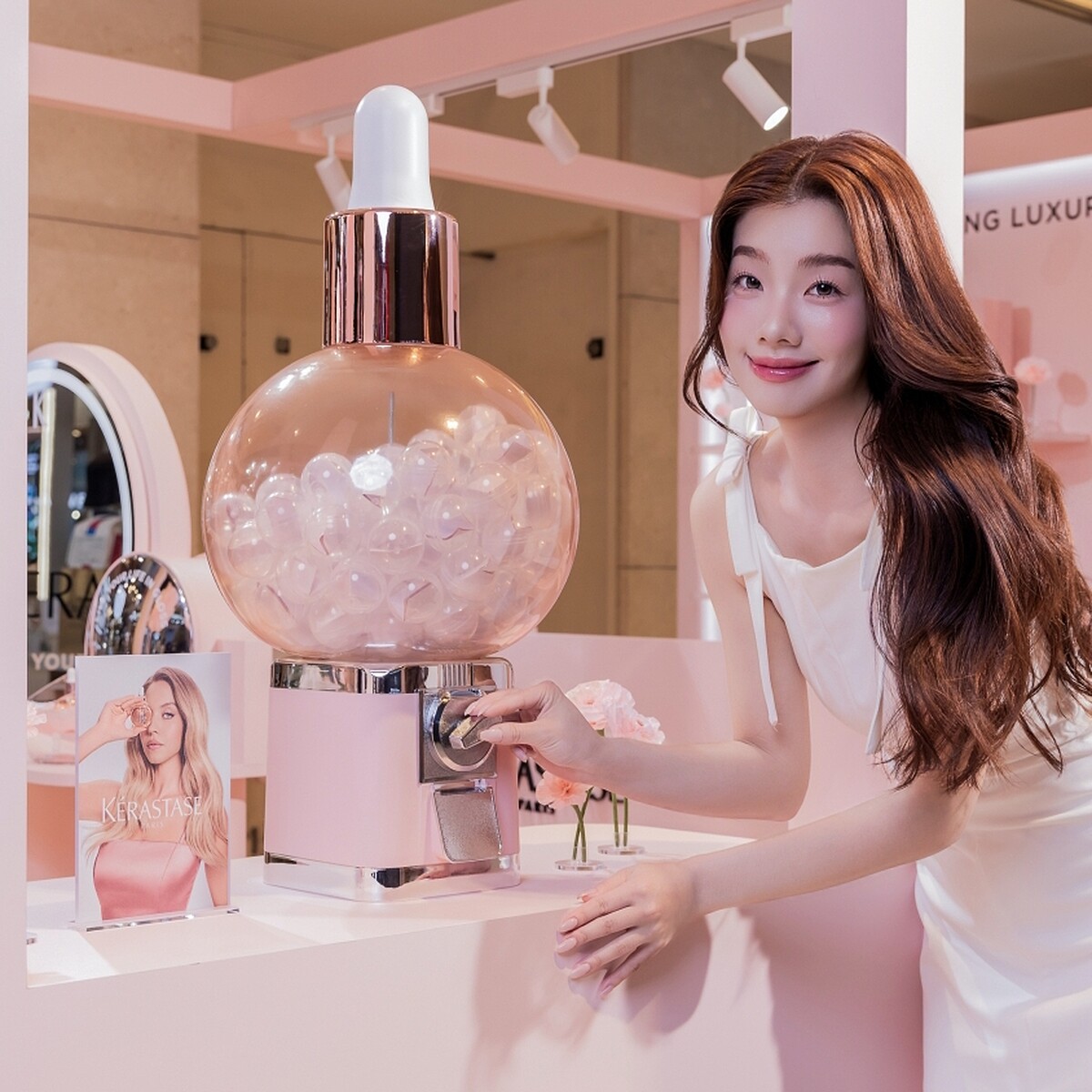 巴黎卡詩釉光女孩俱樂部的扭蛋機。