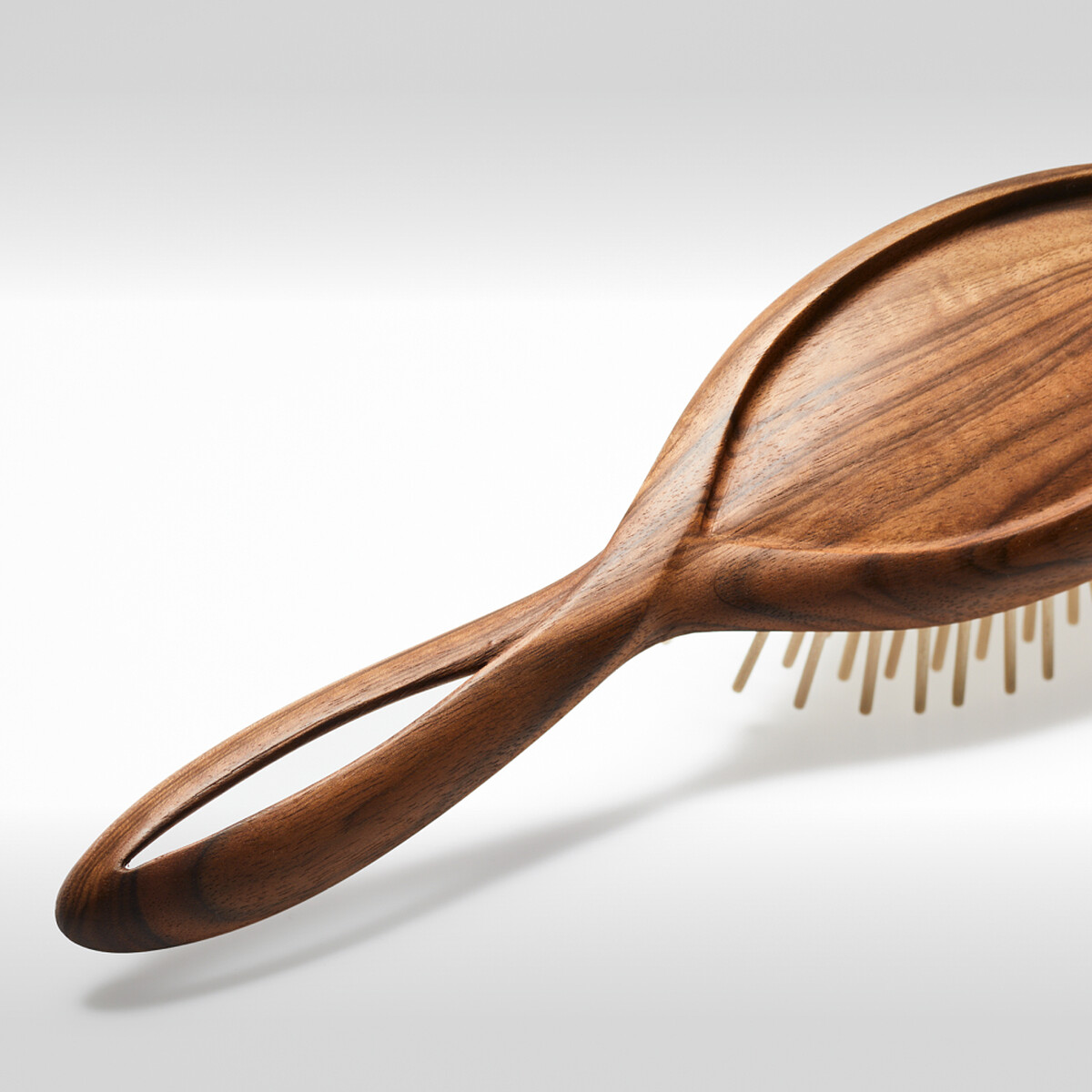 ACCA KAPPA Infinito 150全球限量氣墊按摩梳(胡桃木),NT7,560