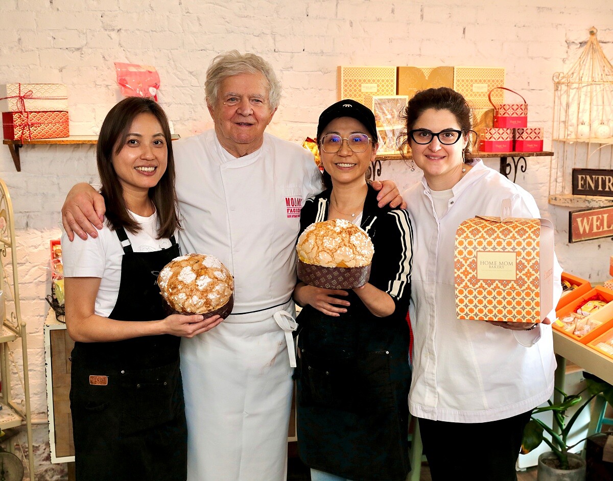 今年4月，以水養式酵母工藝聞名全球的Rolando Morandin（左二）和其女兒Francesca Morandin（右一）來台首次授課，創辦人倪淑敏親獲指導，再次精進聖誕麵包的製程。