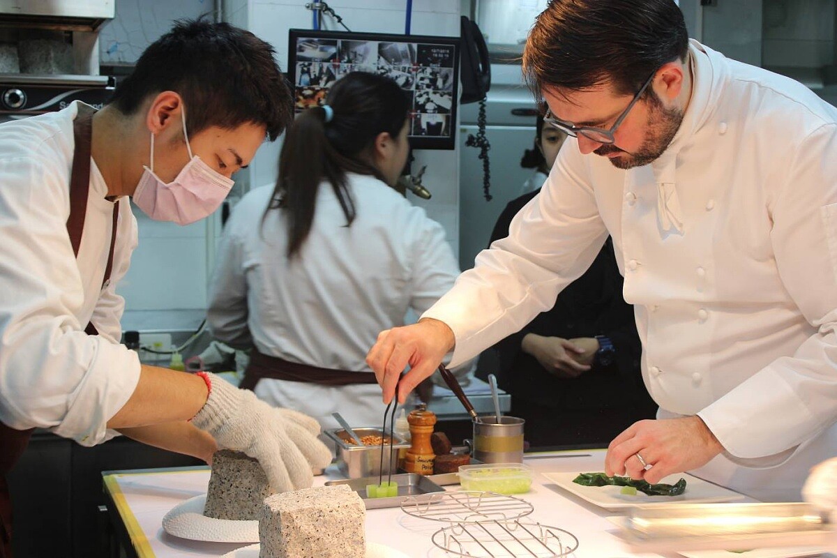 Jean-Fran&ccedil;ois Pi&egrave;ge 是一位「以結構講故事的廚師」。