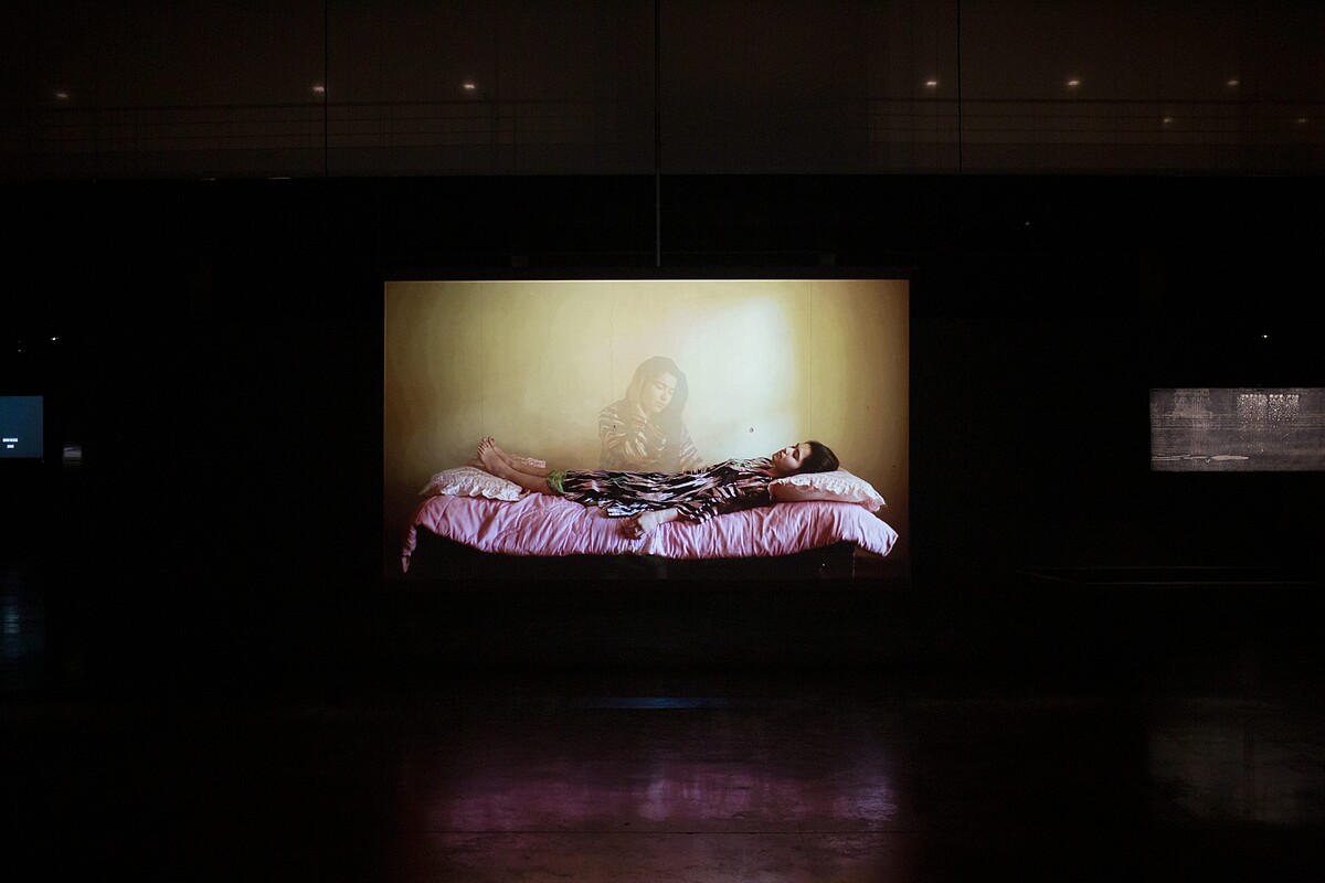 薩歐妲．伊斯瑪伊洛娃錄像作品《祖赫拉》。 &copy; Saodat Ismailova