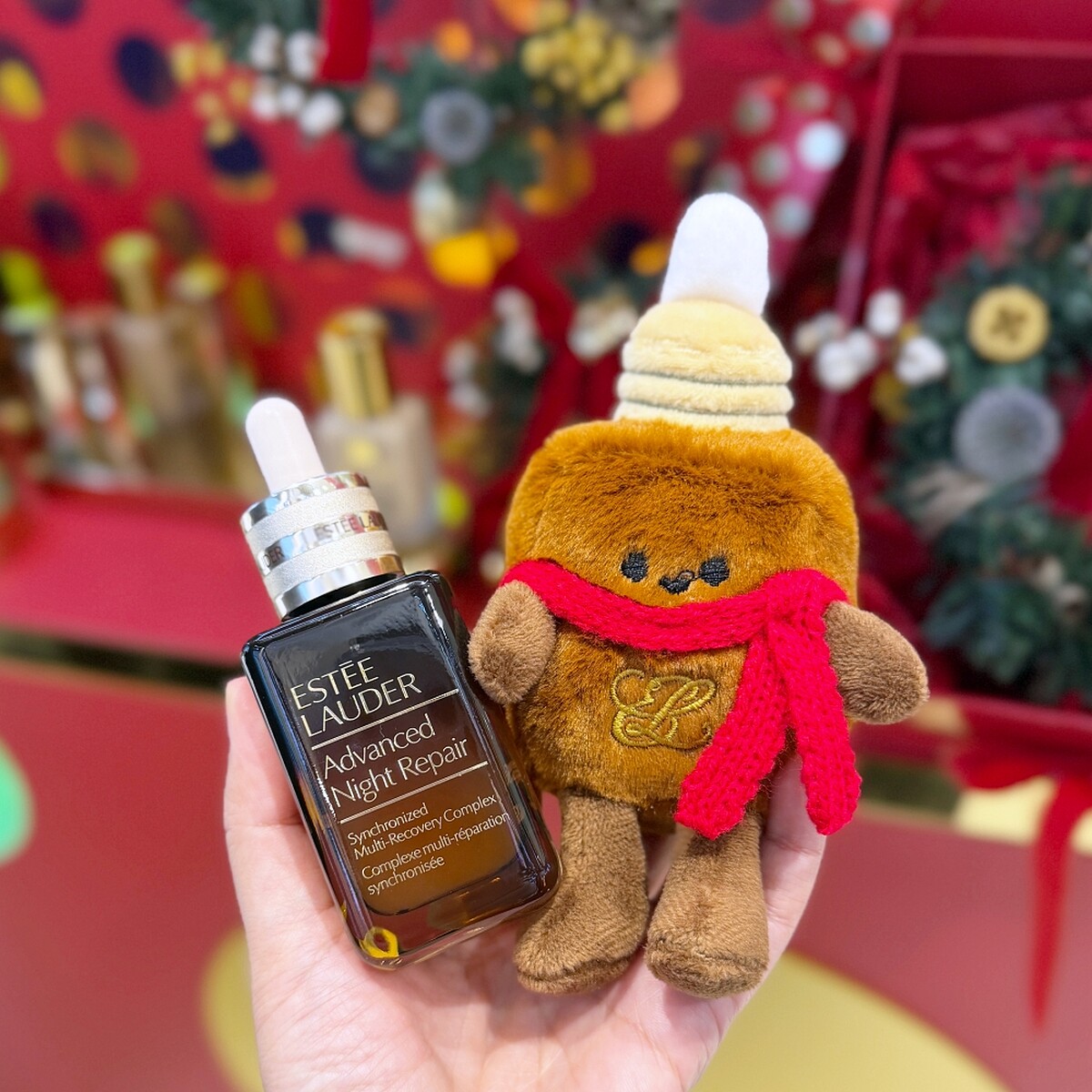 雅詩蘭黛小棕瓶化身超萌小棕娃。