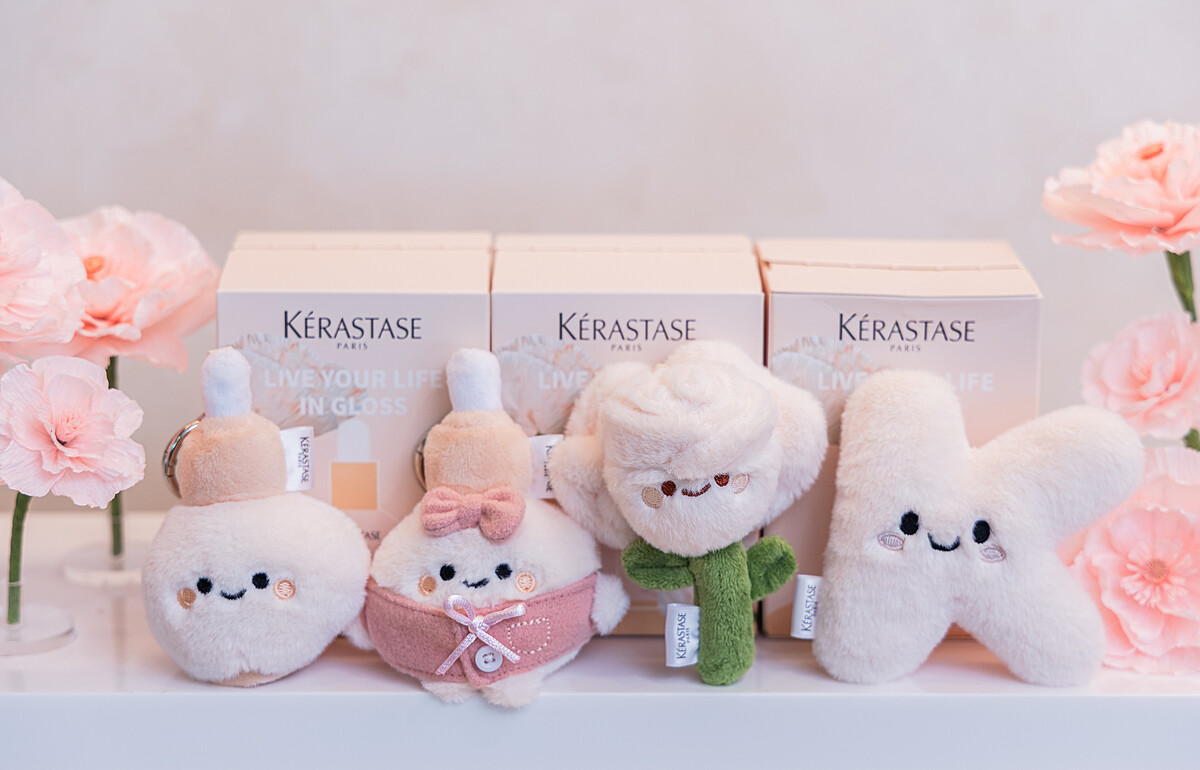 巴黎卡詩小粉球盲盒娃娃。