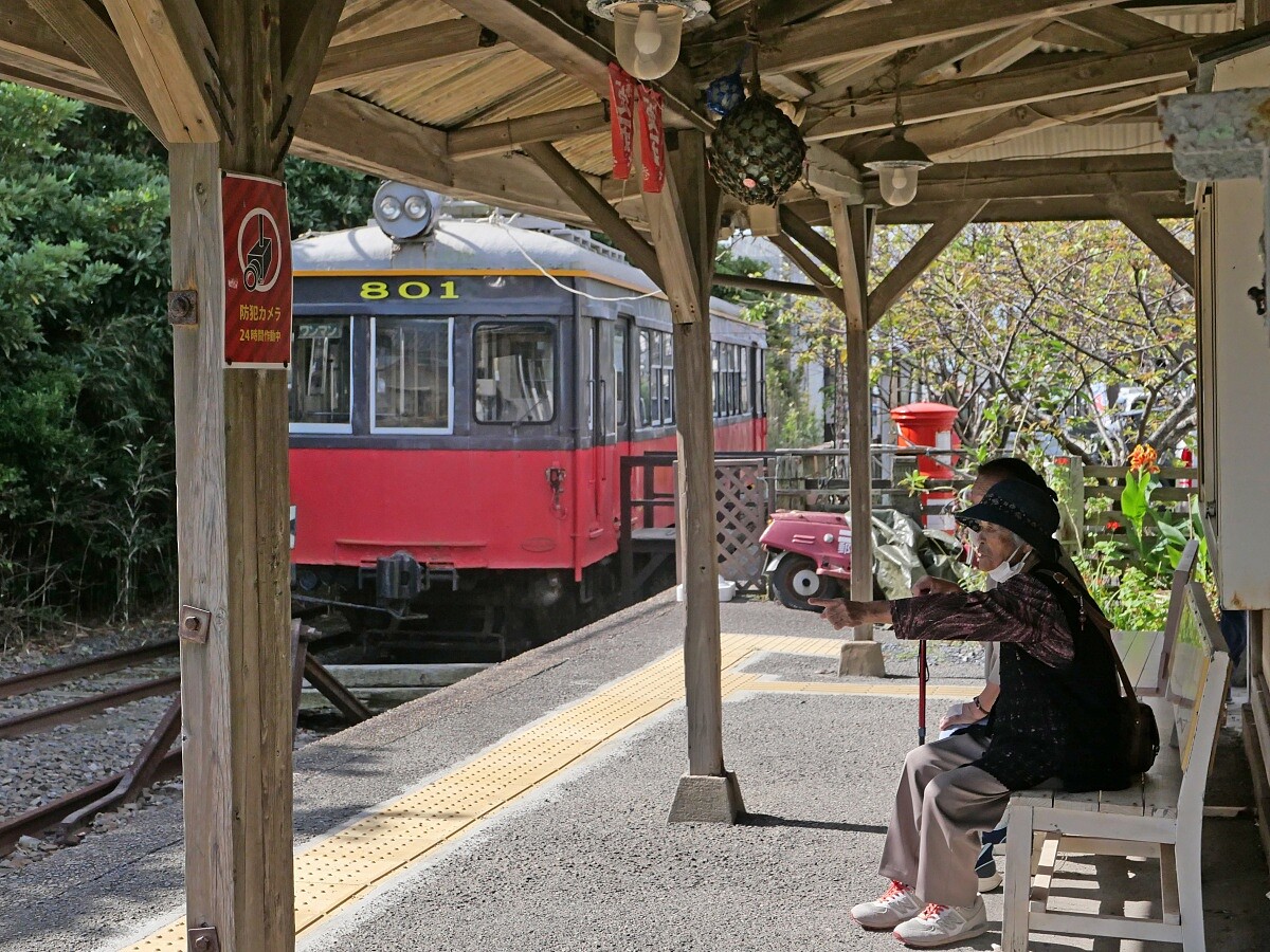 因為經營困難造成話題爆紅，卻又靠著賣「濕煎餅」奇蹟復活的「銚子電鐵」。