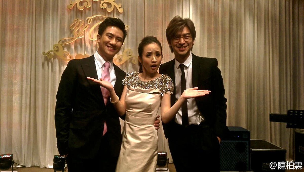 林依晨與兩位大仁哥（新郎林于超與陳柏霖）的搞笑合照