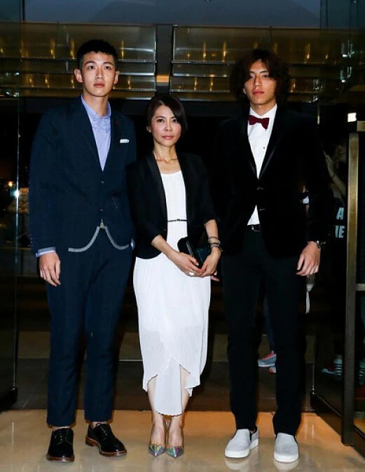 柴智屏和柯震東、王大陸曾與林依晨合作電影《打噴嚏》