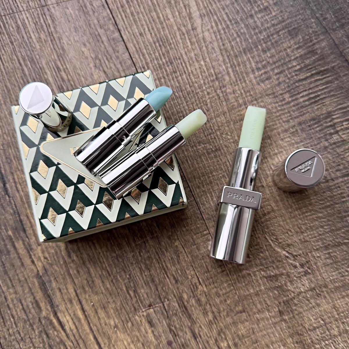PRADA訂製精巧潤唇組，NT1,800