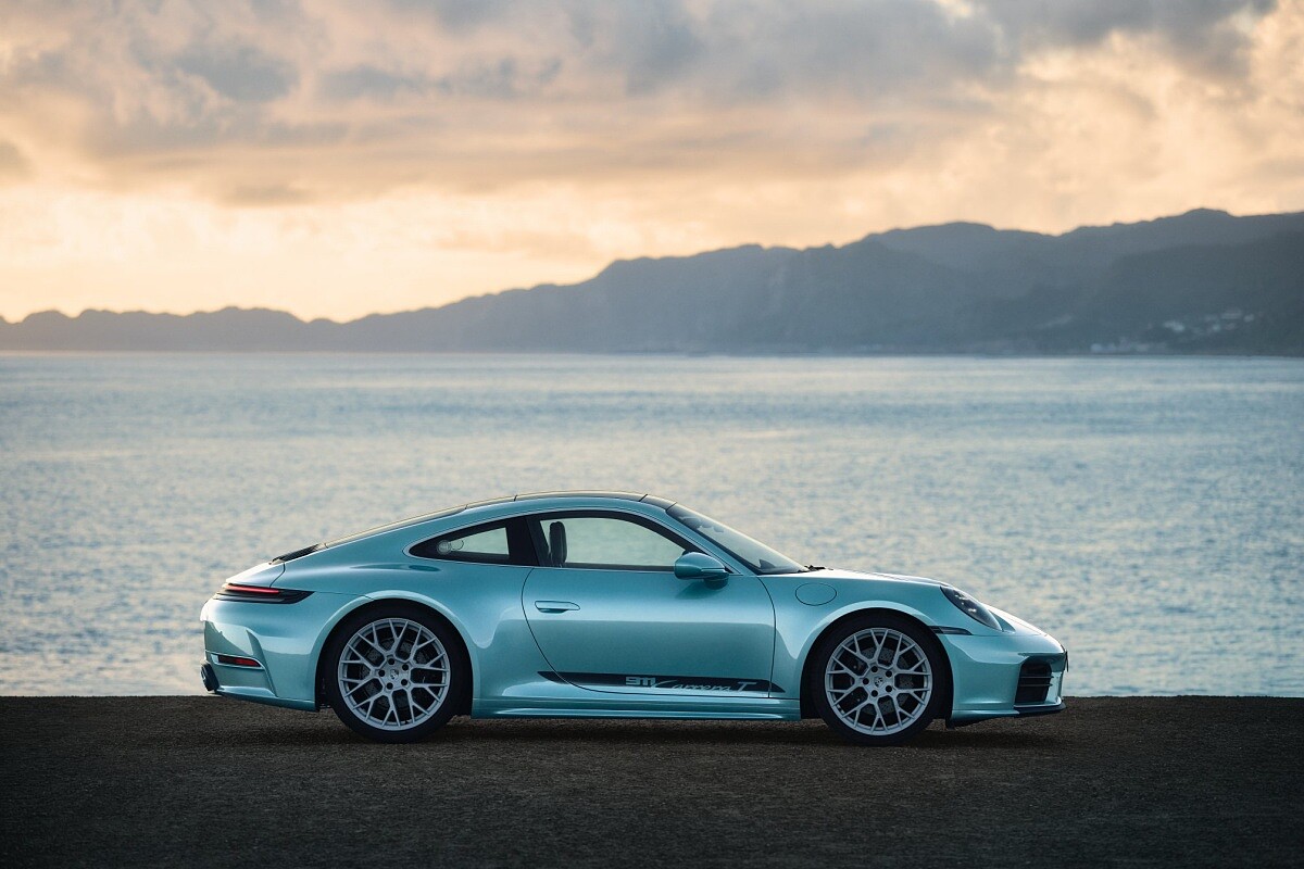 保時捷這次選擇以 911 Carrera T「Formosa」描繪臺灣風景。