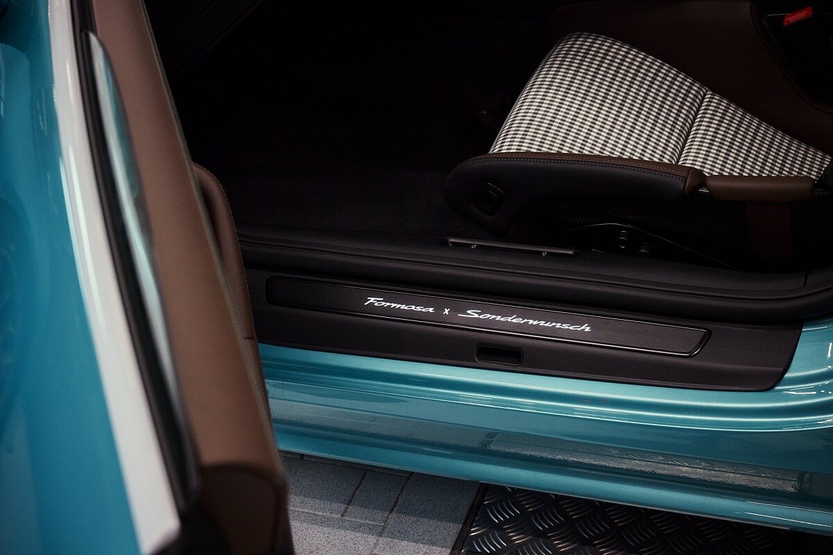 門檻上安置了「Formosa x Sonderwunsch」字樣。