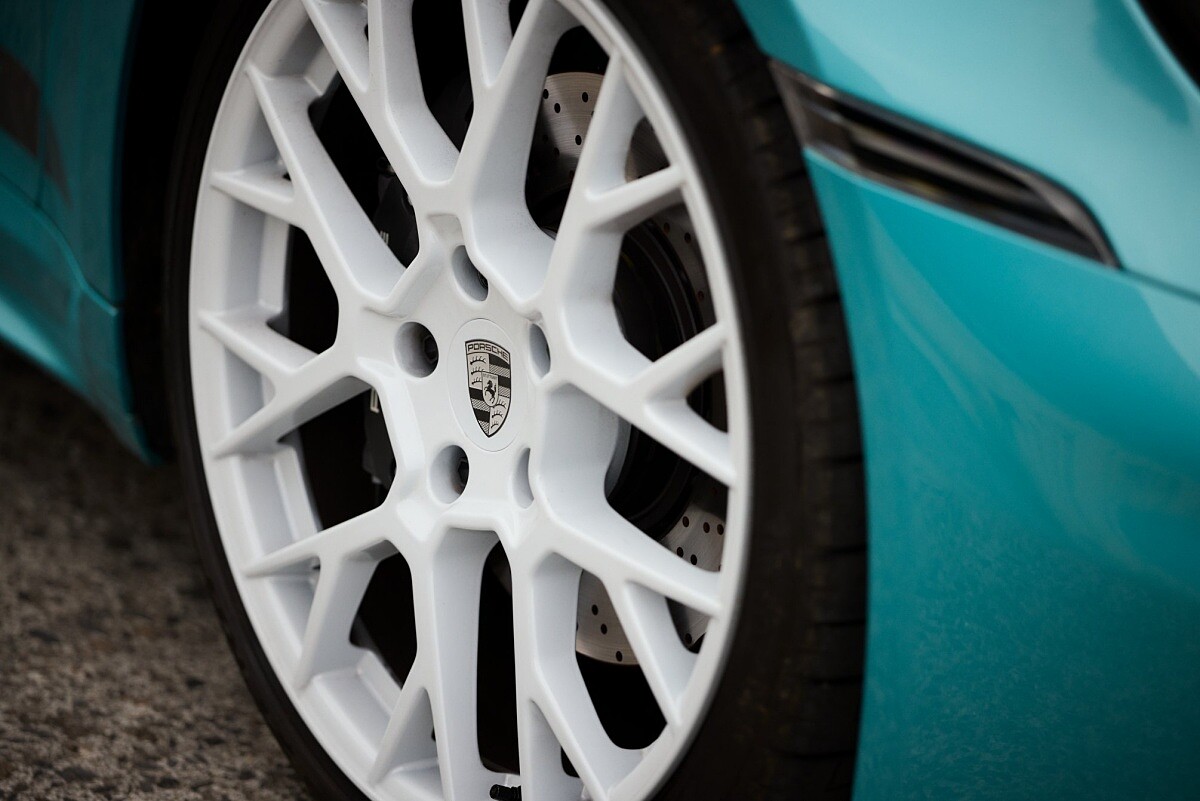 輪圈採用 20/21 吋 RS Spyder 設定。