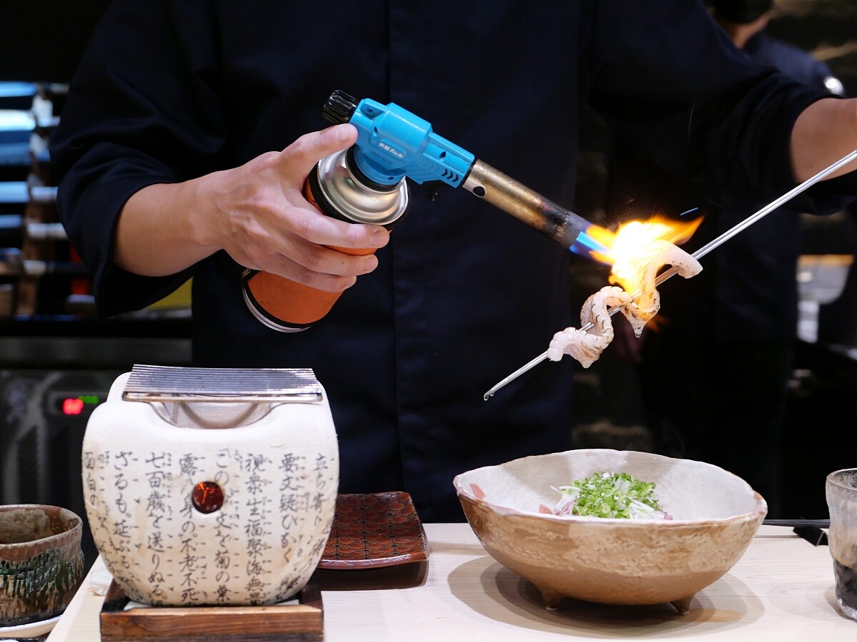 腦天要先以直火炙燒。