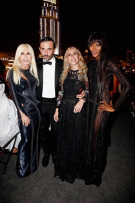 Donatella Versace（左起）、Riccardo Tisci、Franca Sozzani 與 Naomi Campbell曾於2013年一起出席Armani Pavilion晚宴。
