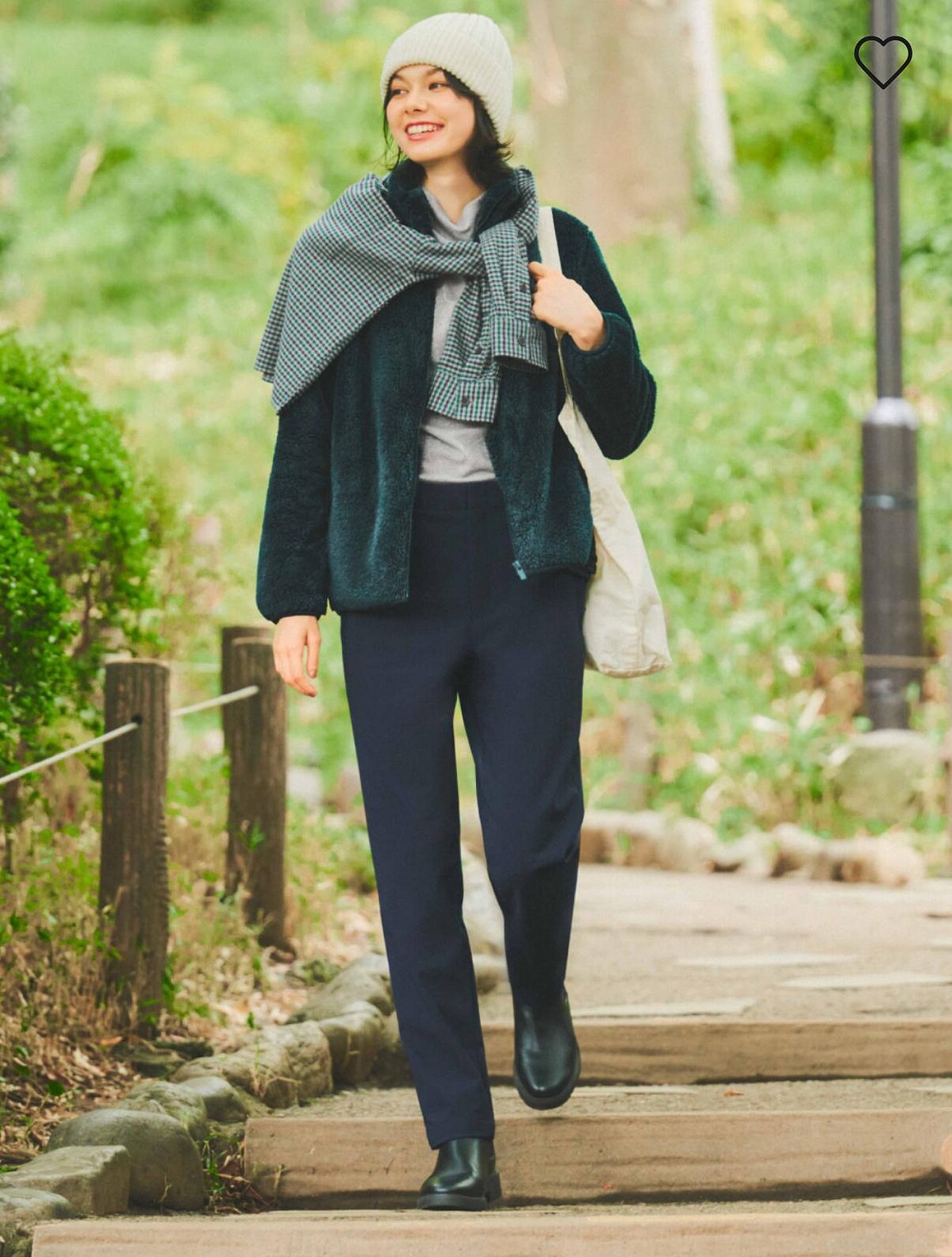 保暖彈性長褲，NT$1,490。