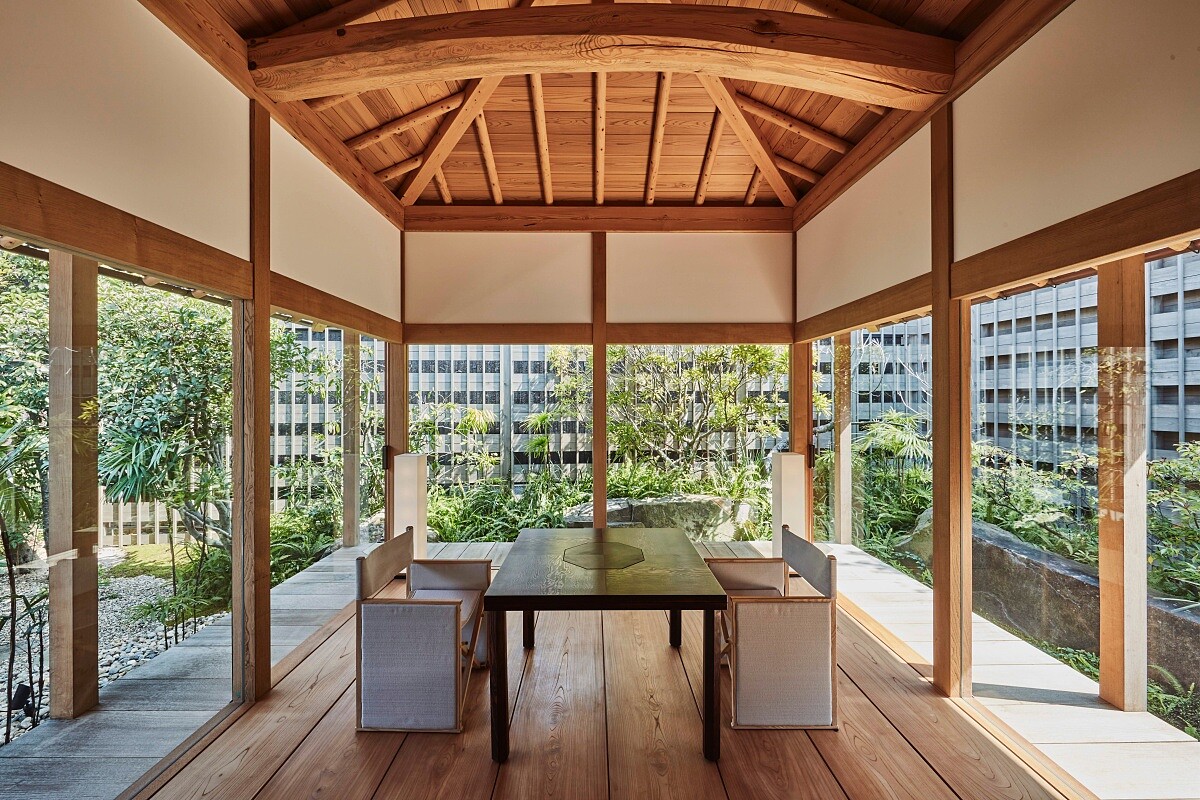 「東屋」（Azumaya）。