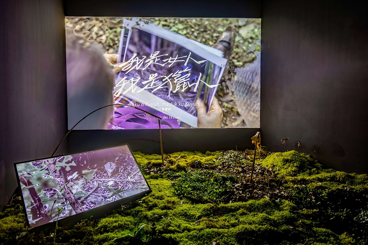 余欣蘭 Rngrang Hungul《我是女人,我是獵人》,2022,單頻道錄像裝置。圖片來源:藝術家提供。藝術家自藏。