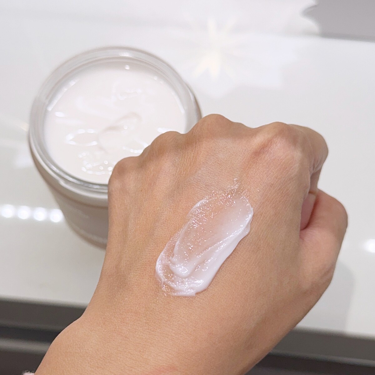 La Prairie萊珀妮喀什米爾身體潤膚霜質地。